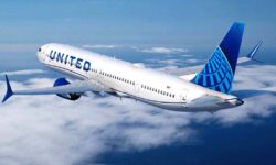 Boeing 737 MAX 10 con colores de United Airlines