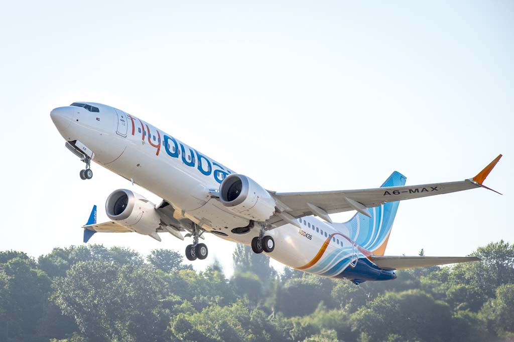 El primero de los Boeing 737 MAX 8 de Fly Dubai en uno de sus vuelos de prueba previos a su entrega.
