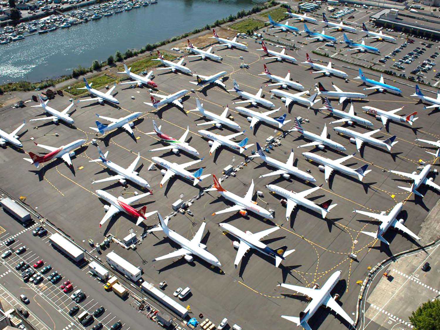 Algunos de los Boeing 737 MAX sin entregarse almacenados en la factoría de Renton de Boeing.