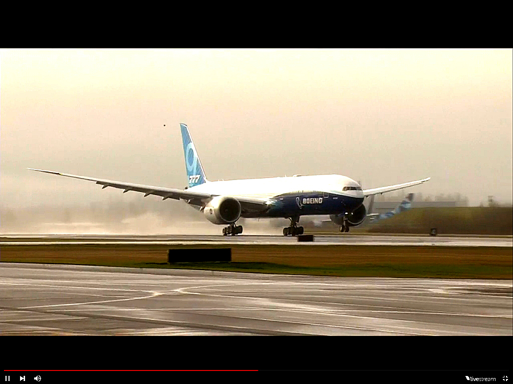 Despegue del primer Boeing 777-9 en su vuelo inaugural desde Paine Field.