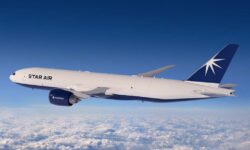 Boeing 777F con colores de Star Air