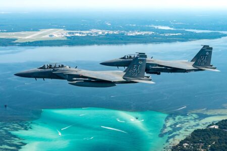 Dos de los primeros F-15EX de la USAF usados para pruebas de desarrollo y operativas.