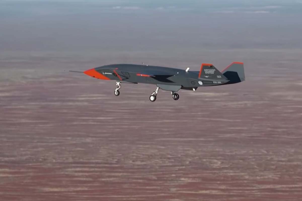 El Boeing Loyal Wingman durante su primer vuelo en Australia.