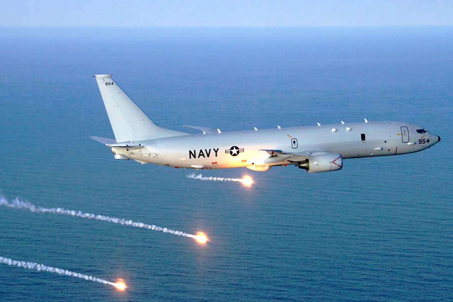 Boeing P-8 de la Marina de EE.UU. como el acosado por el Su-35 ruso.