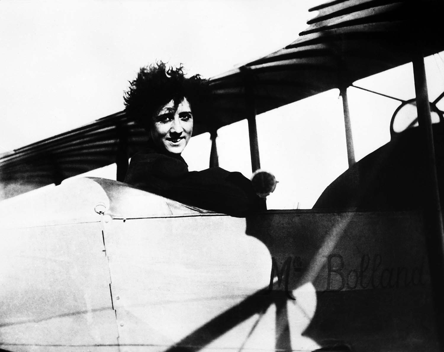 Adrienne Bolland, la primera mujer en cruzar en vuelo los Andes.
