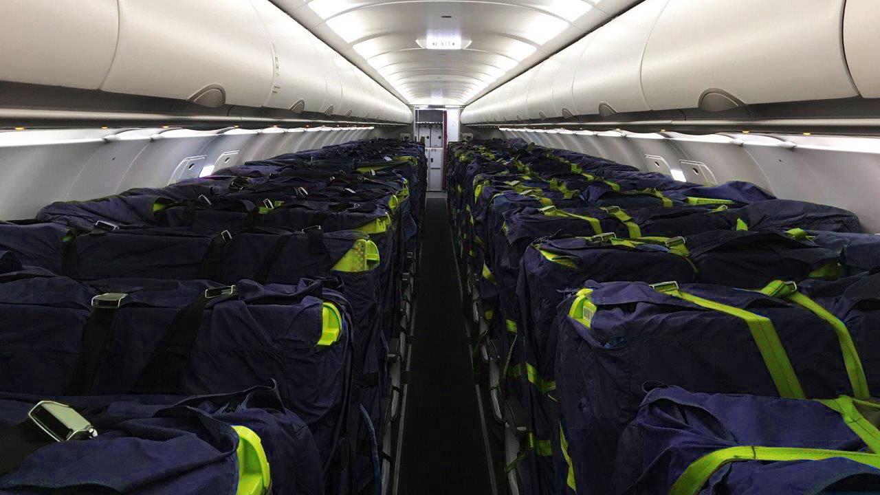 Ls nueva bolsas para carga en los asientos de un A320..