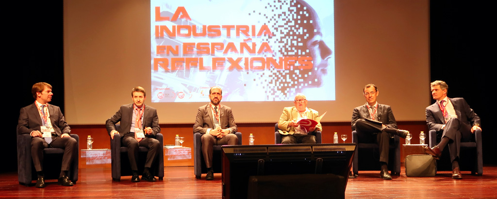 De izquierda a derecha, Ricardo Doehmer, CEO de Campofrío, Josu Jon Imaz, Consejero Delegado de Repsol, Jesús Izcúe, Director de AcerlorMittal España, Antonio Deusa, Vicesecretario General UGT FICA, Javier Díaz Gil, CEO de Alestis y Francisco J Riberas, Presidente de GESTAMP