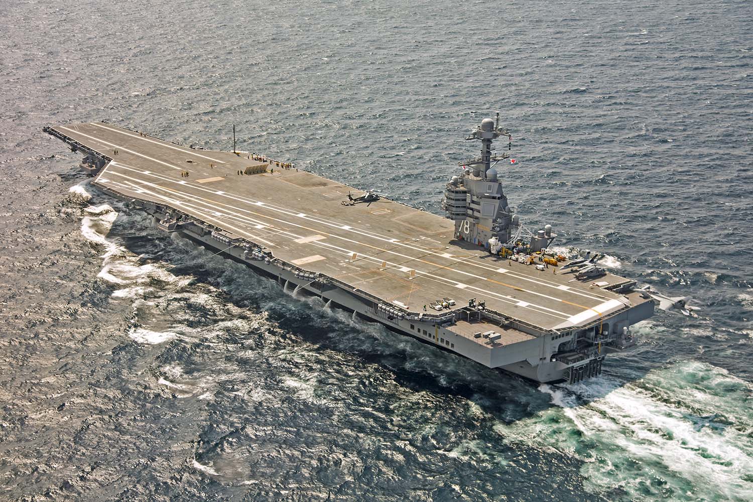 El CVN-78 Gerald Ford, primero d ela nueva clase, durante sus pruebas de mar.