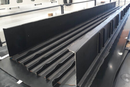 El cajón alar de 4 metros de largo listo para sus pruebas en tierrra.