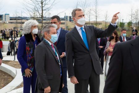 Alberto Gutiérrez con Felipe VI en la inauguración de Campus Futura de Airbus en Getafe.