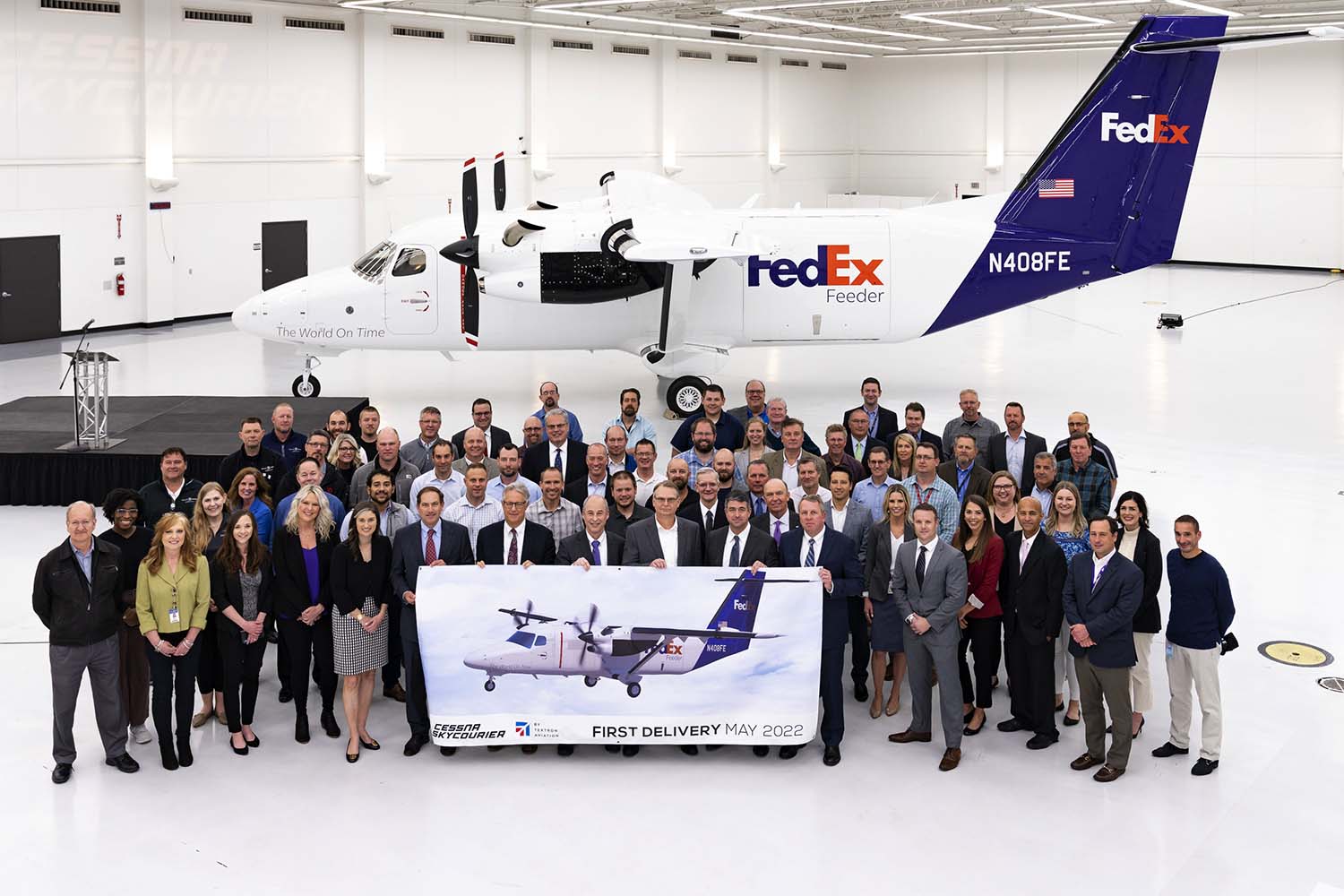 Foto de familia en la enrega del primer Cessna SkyCourier a Fedex.
