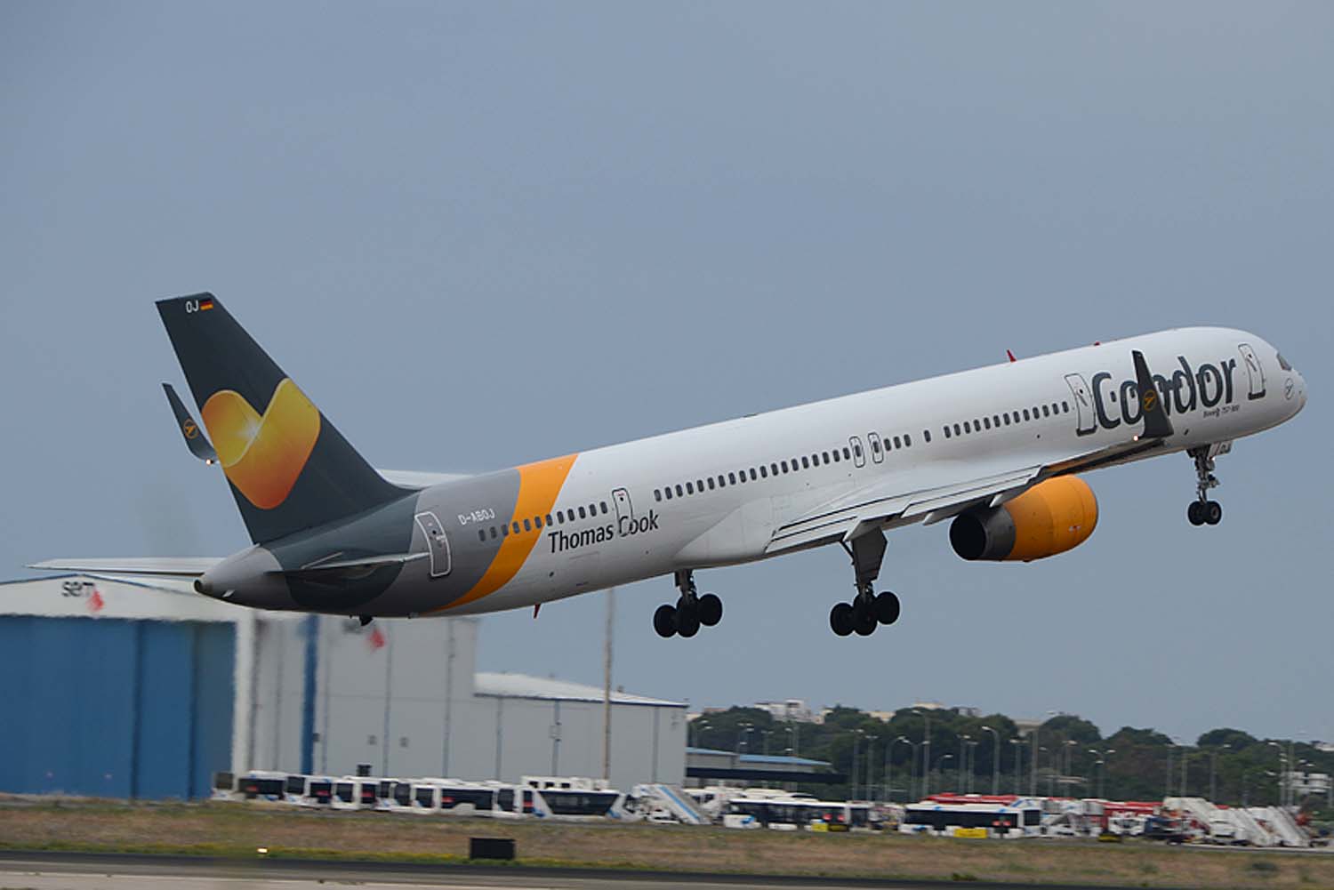 Boeing 757 de Thomas Cook UK operando para Condor en el verano de 2018.