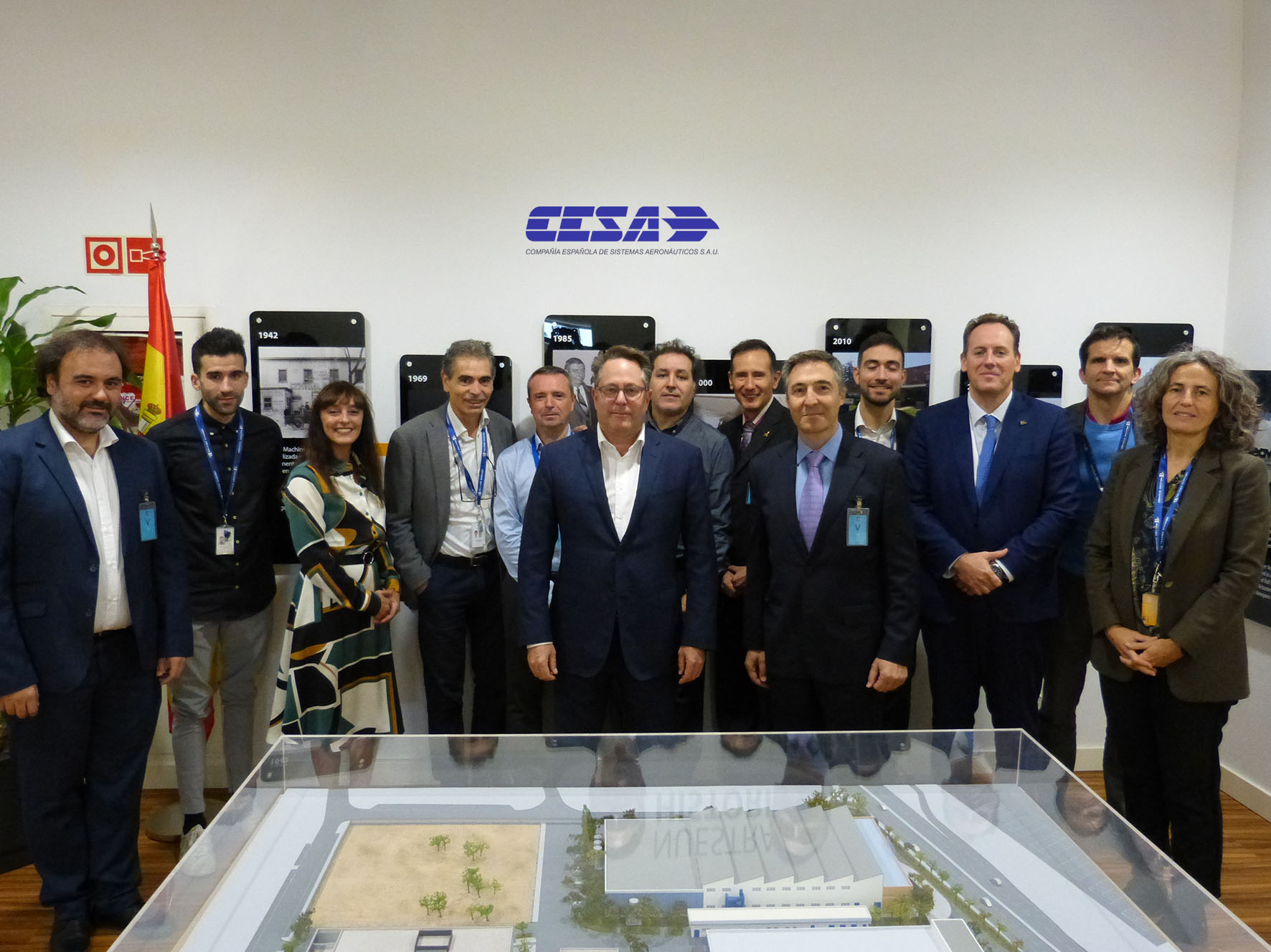 Representantes de CESA y de ITP Aero tras la firma del contrato.