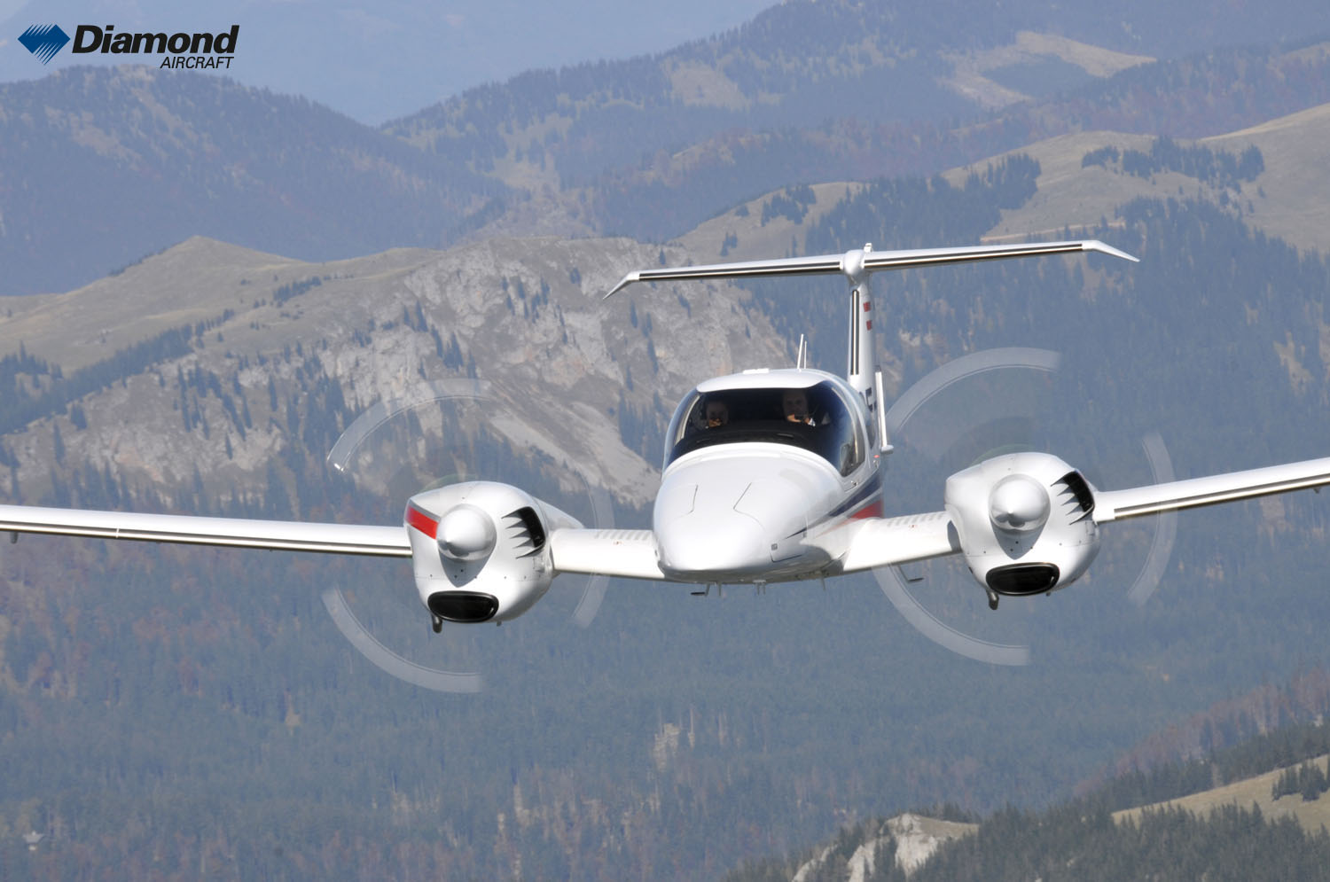 El DA-42 se está convirtiendo en uno de los modelos bimotor favorito de las escuelas de piloto.