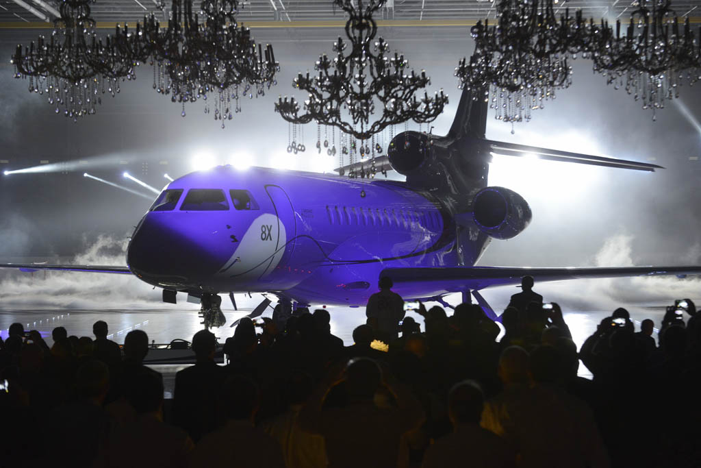 Ceremonia de roll out del primer Dassault Falcon 8X.