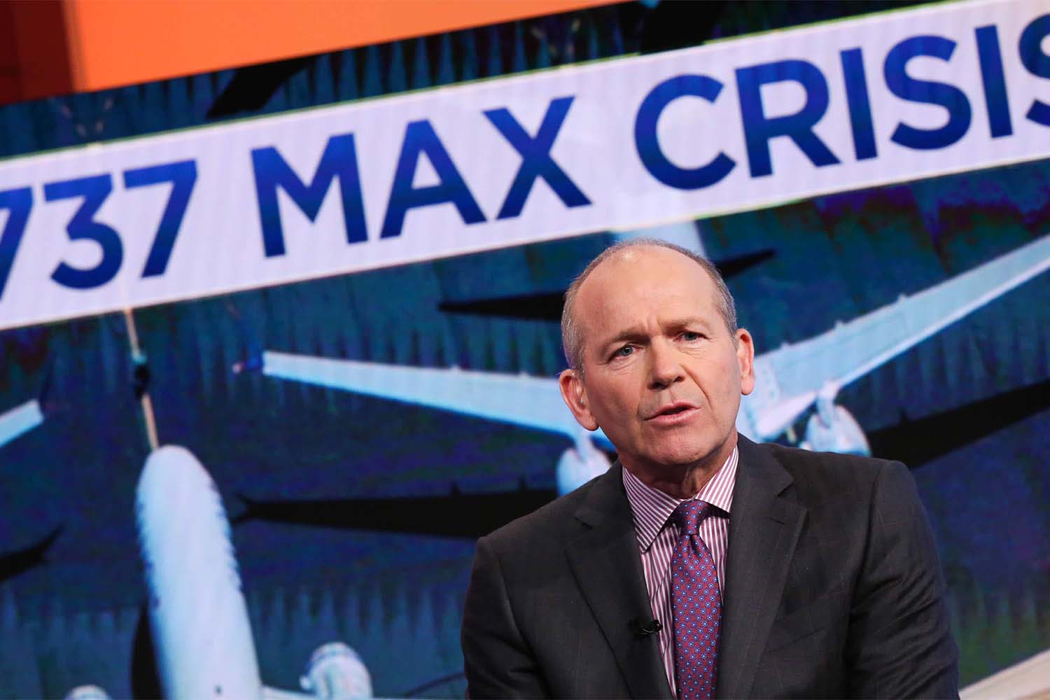 David L Calhoum , presidente y consejero delegado de Boeing.