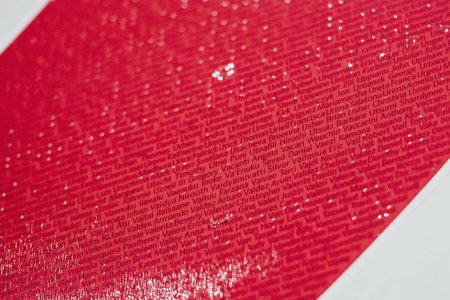 Detalle de una de las letras con los nombres de los empleados de Delta.