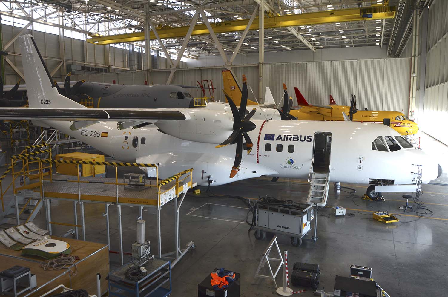 El EC-295 durante las pruebas en tierra en uno de los hangares de Airbus en Sevilla.