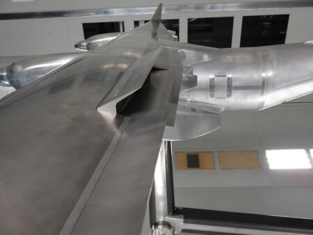 Prueba en el túnel de viento de la maqueta del C295 con sus nuevos spoilers.