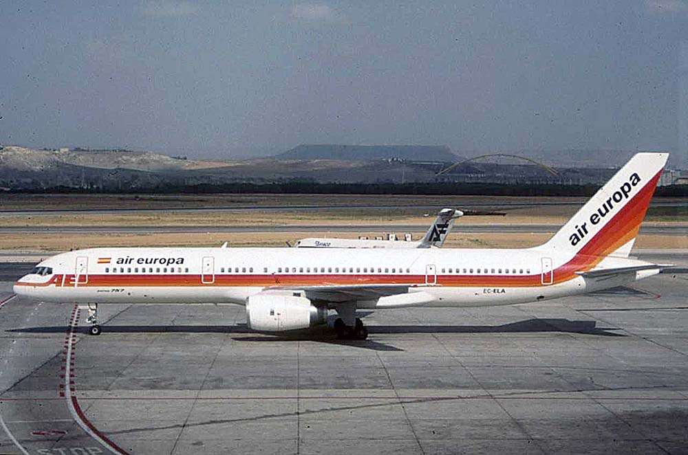 El Boeing 757 EC-ELA de Air Europa vuela hoy como carguero para Fedex tras haber pasado por las flotas de British Airways, Caledonian y El Al.