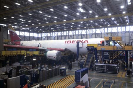 El A330 del Ejército del Aire durante su conversión a MRTT en Getafe.