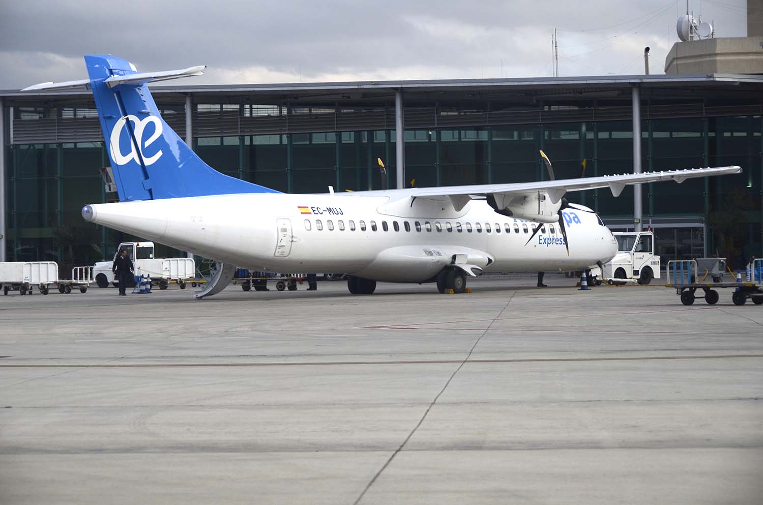 ATR 72 de Air Europa Express en el aeropuerto de Palma de Mallorca esperando sus próximos pasajeros.