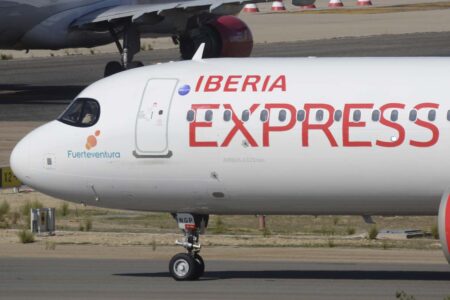 Airbus A321neo EC-NGP con el nombre de Fuerteventura.