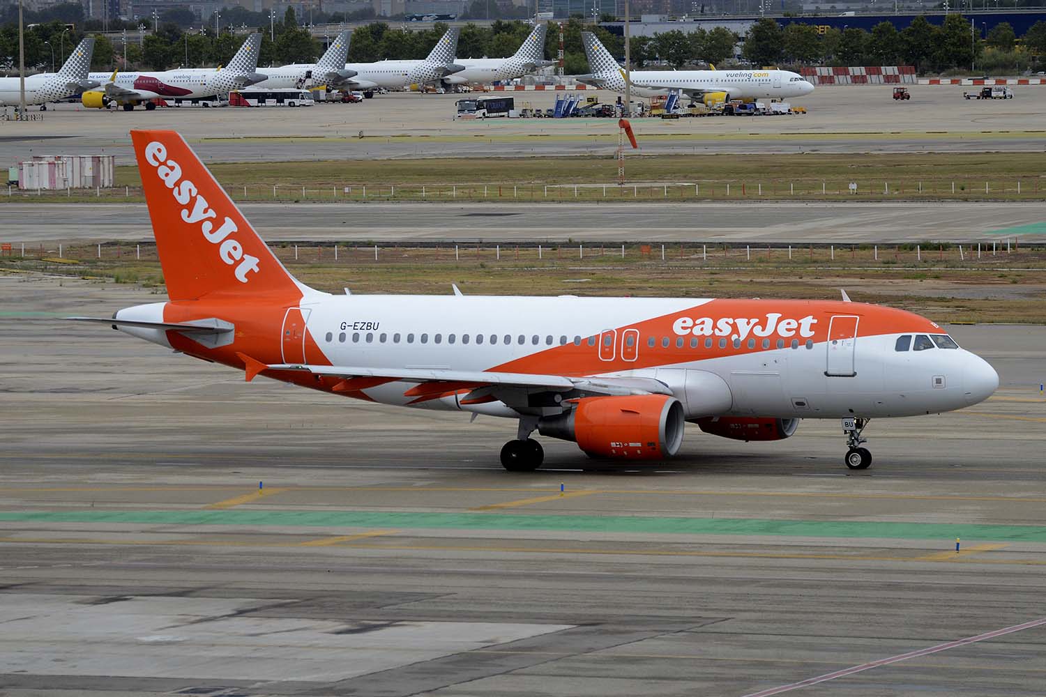Airbus A319 de Easyjet en el aeropuerto de Barcelona, el rpimero en España donde operó.
