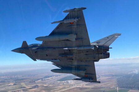 Eurofighter del Ala 14 en aproximación a Los Llanos con misles Meteor e IRIS-T.