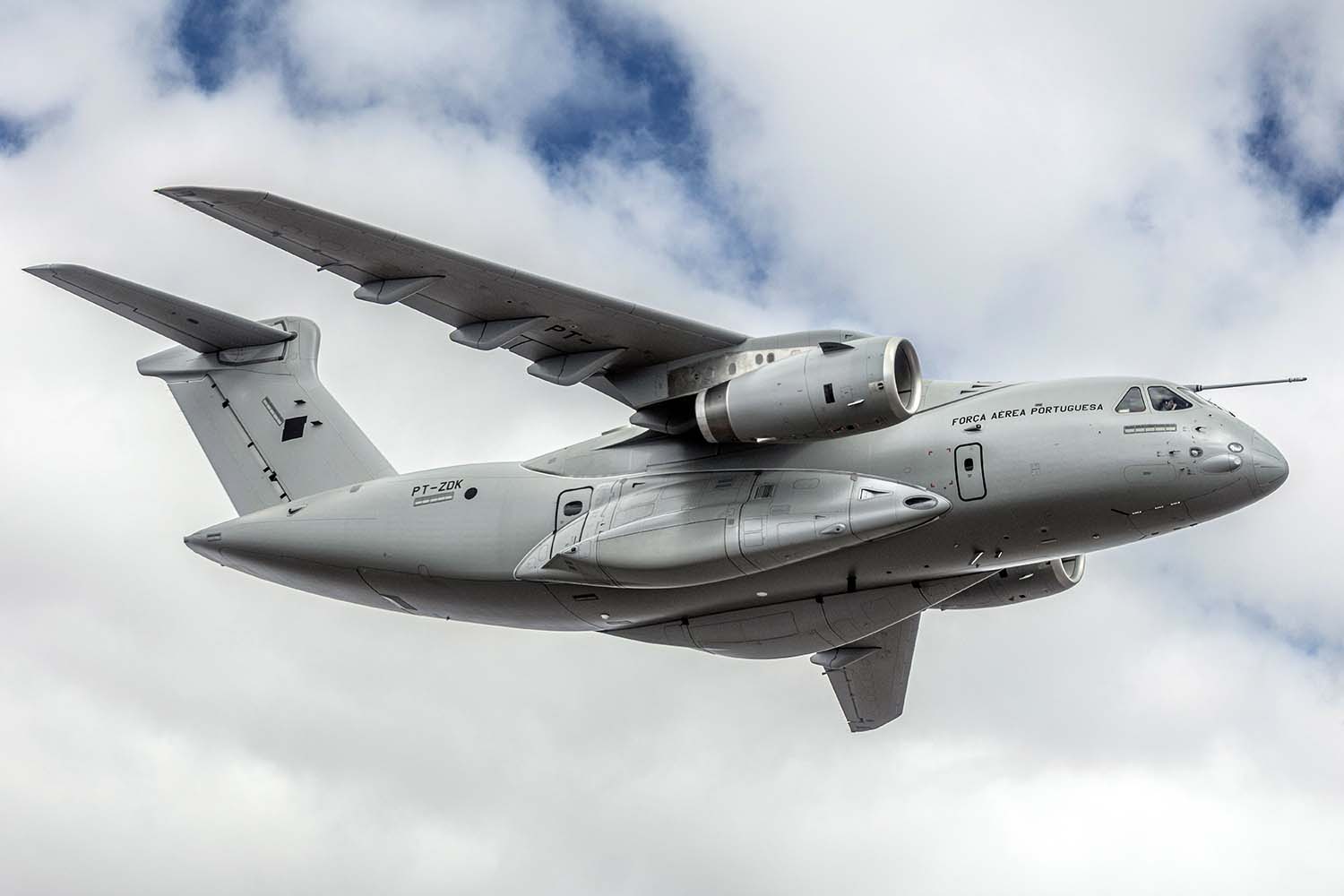 El primer Embraer KC-390 para Portugal durante uno de sus vuelos de prueba.