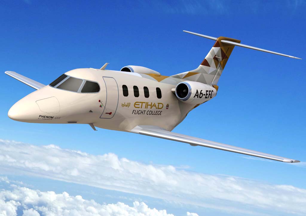 Embraer Phenom 100E con colores de Etihad Flying College.