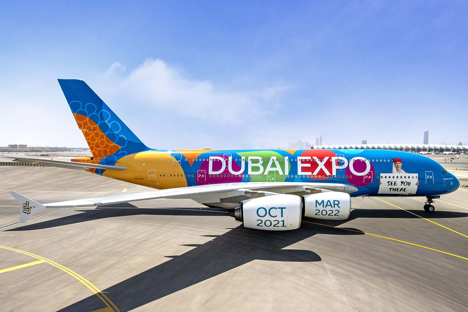 El nuevo logojet de Emirates porta un menaje diferente en cada lado.