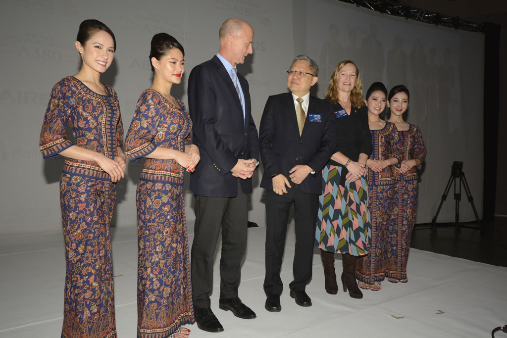 Después de una semana de intensos rumores, la alarma saltó el día 13 en la entrega del nuevo A380 a Singapore Airlines,cuando se echó en falta a Fabrice Brégier en la ceremonia.