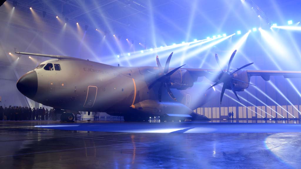 El primer A400M del Ejército del Aire en la ceremonia oficial de entrega en Sevilla.
