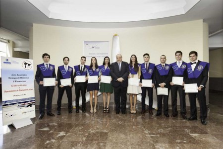 Primeros licenciados Grado gestor transporte aéreo de la ETSIAE