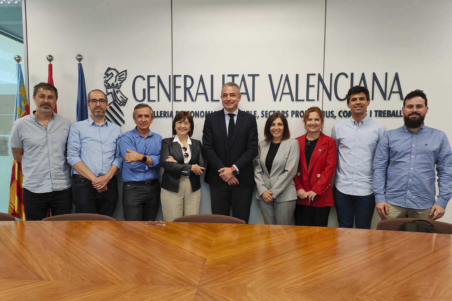 Impulsores de Espai Aero y autoridades en la presentación de la asociación en Valencia.