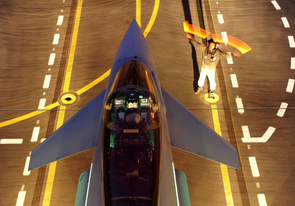 El contrato de mantenimiento con Leonardo incluye no solo la aviónica de cabina. También el radar y el sistema de autodefensa entre otros.