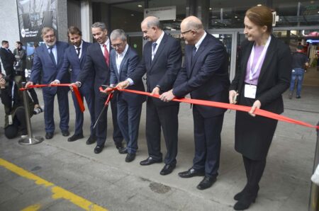 Corte de la cinta ceremonial para inaugurar European Rotors.