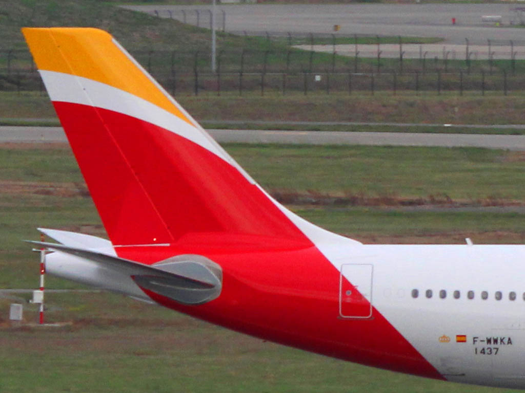 El nuevo emblema de Iberia en la cola de su quinto Airbus A330.