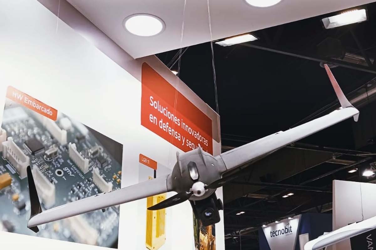 El Solo UAS espuesto en el satnd de GMV en FEINDEF.