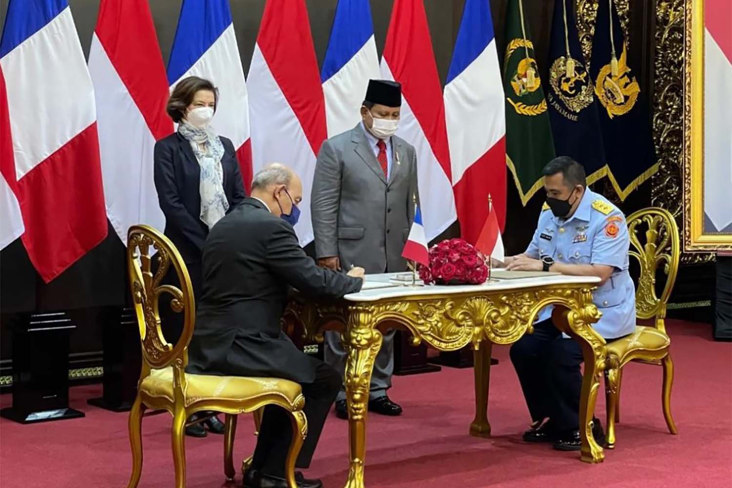 Firma en Yakarta del contrato de compra de los Dassault Rafale para la Fuerza Aérea de Indonesia.