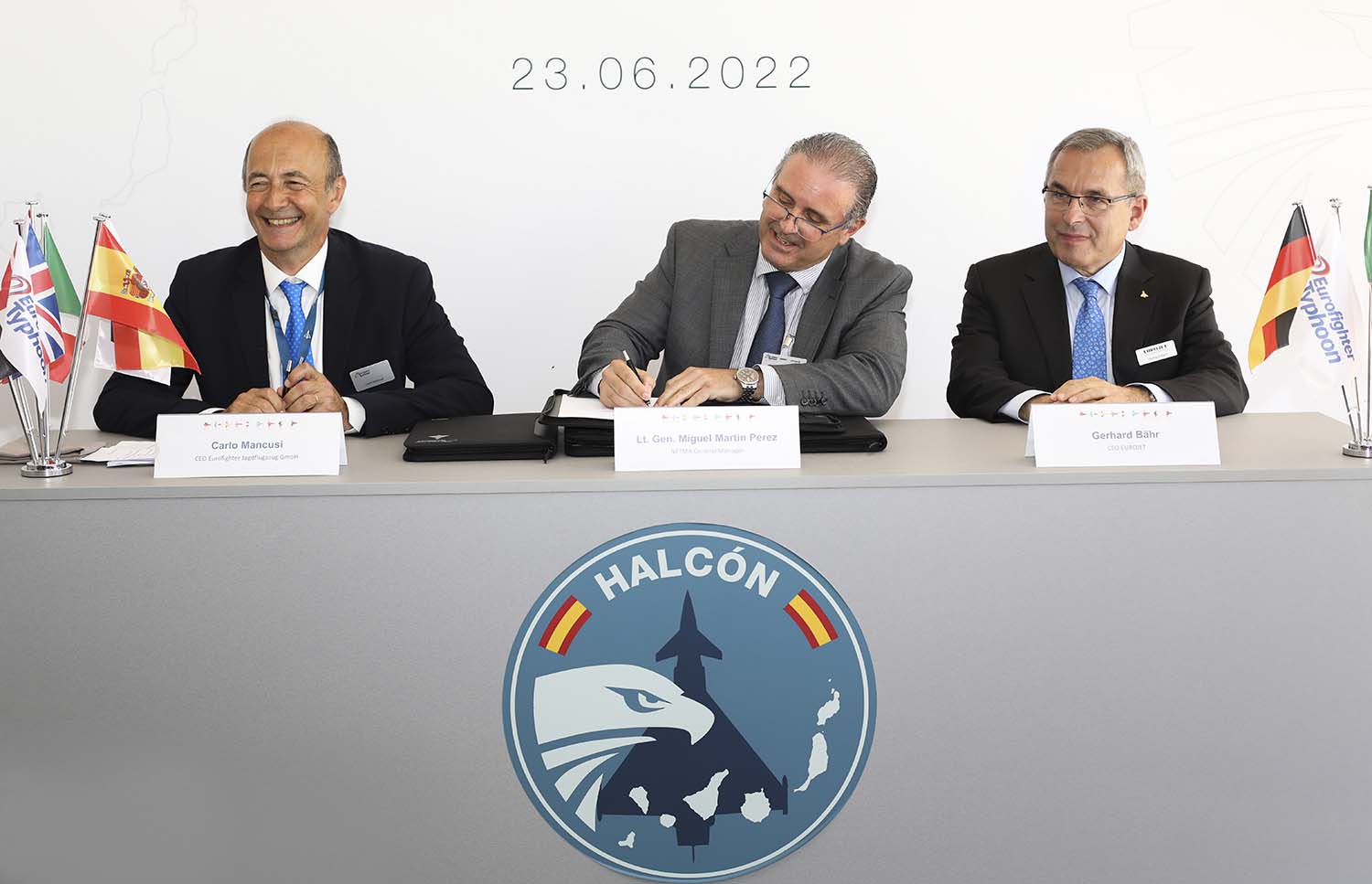 Firma del contrato de los 20 Eurofighter Halcón en ILA.
