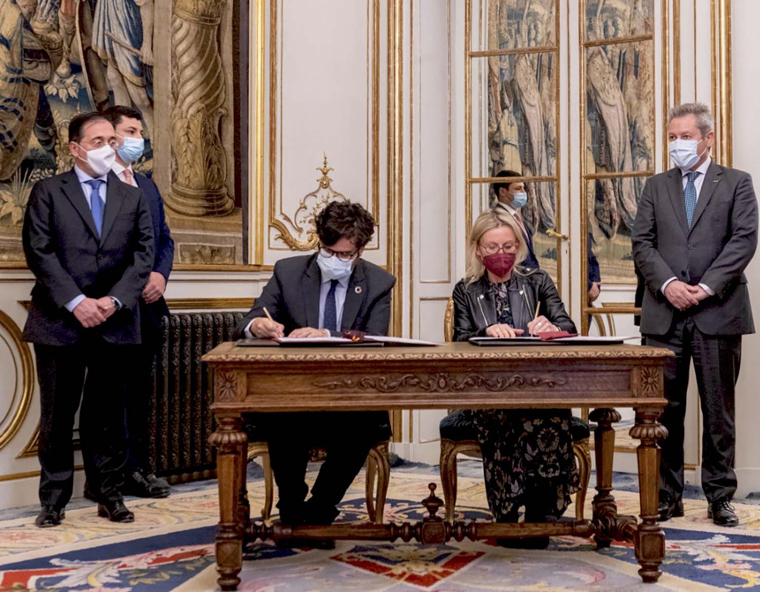 Firma del acuerdo entre la Fundación Airbus y la Agencia Española de Cooperación Internacional para el Desarrollo