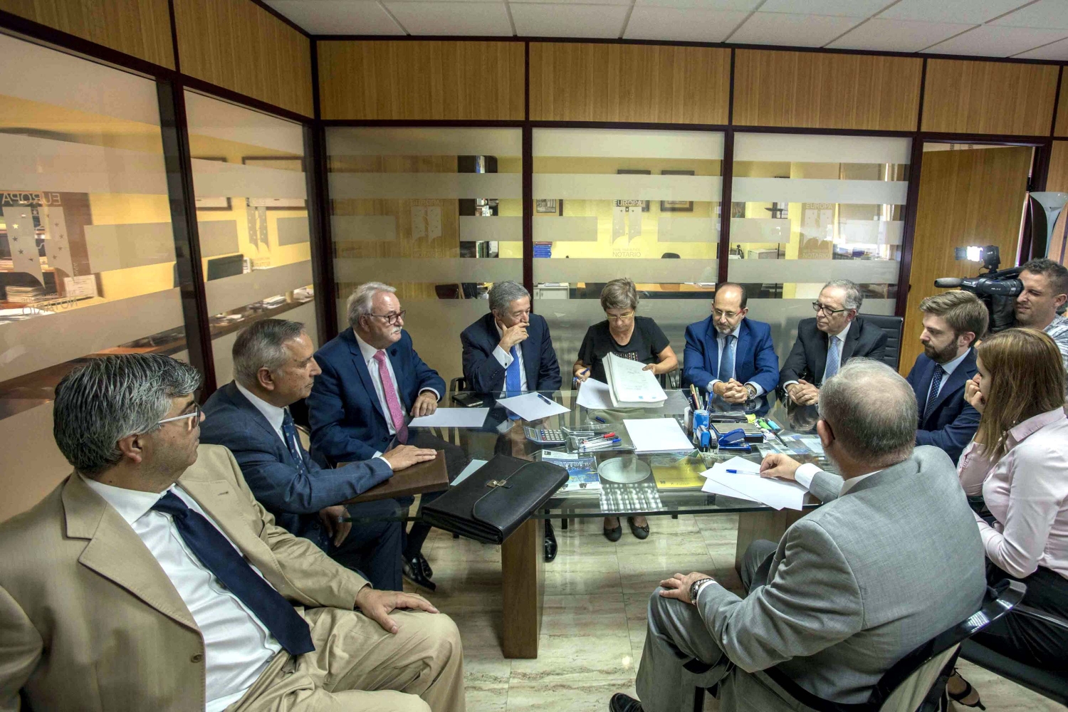 Acto de firma de la compra del aeropuerto de Ciudad Real por CRIA.