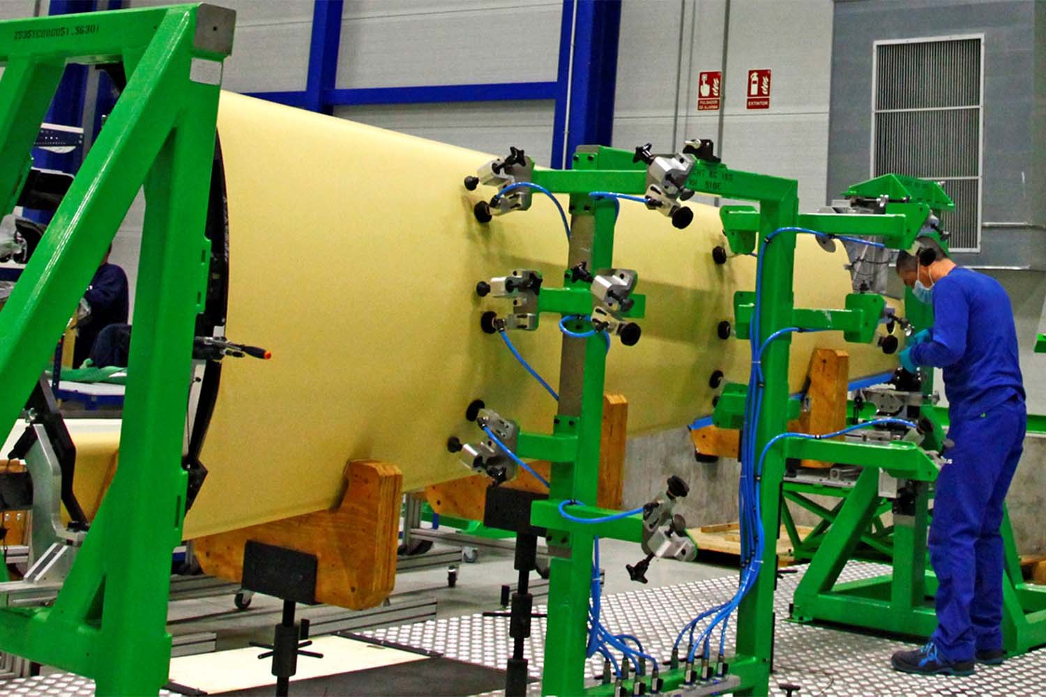 Producción del fuselaje trasero del Rqacer en Albacete.