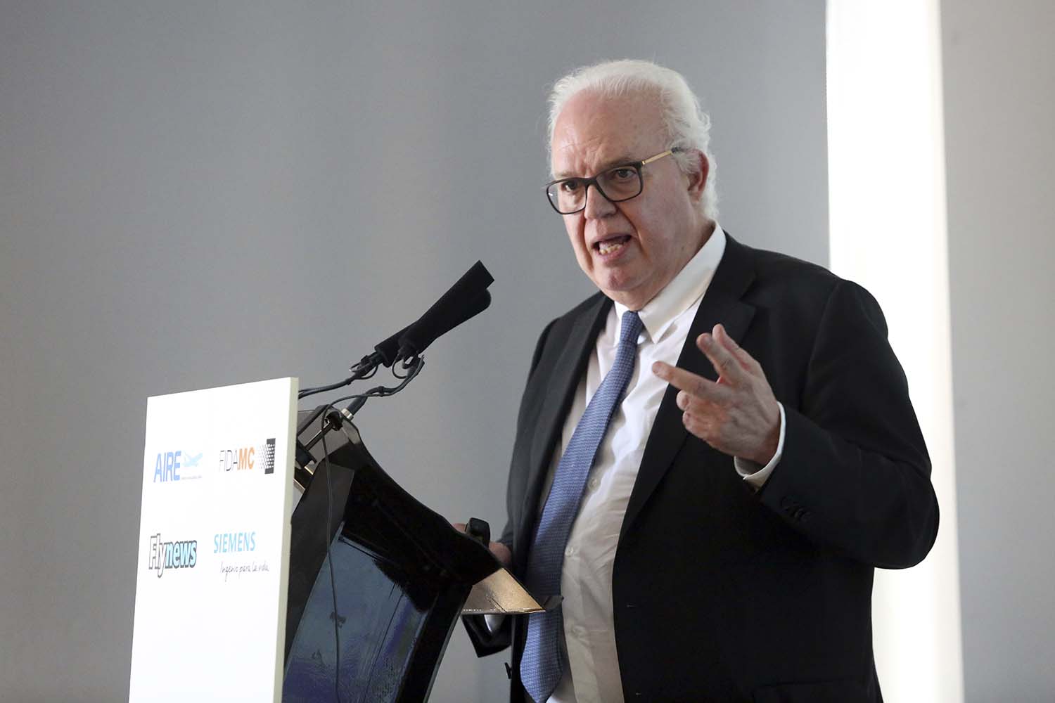 Galo Gutierrez durante un momento de su intervención en la jornada Sector Aeronaútico e Industria 4.0 organizada por Fly News con el patrocinio de Siemens.