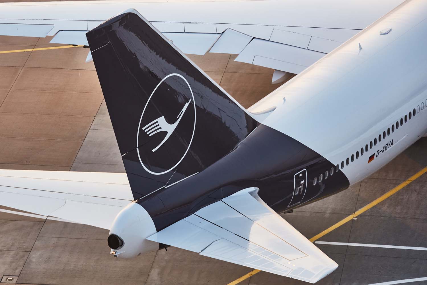 100 años después de su diseño, la grulla de Lufthansa sigue en la cola de sus aviones, aunque ahora en una versión acrualizada.
