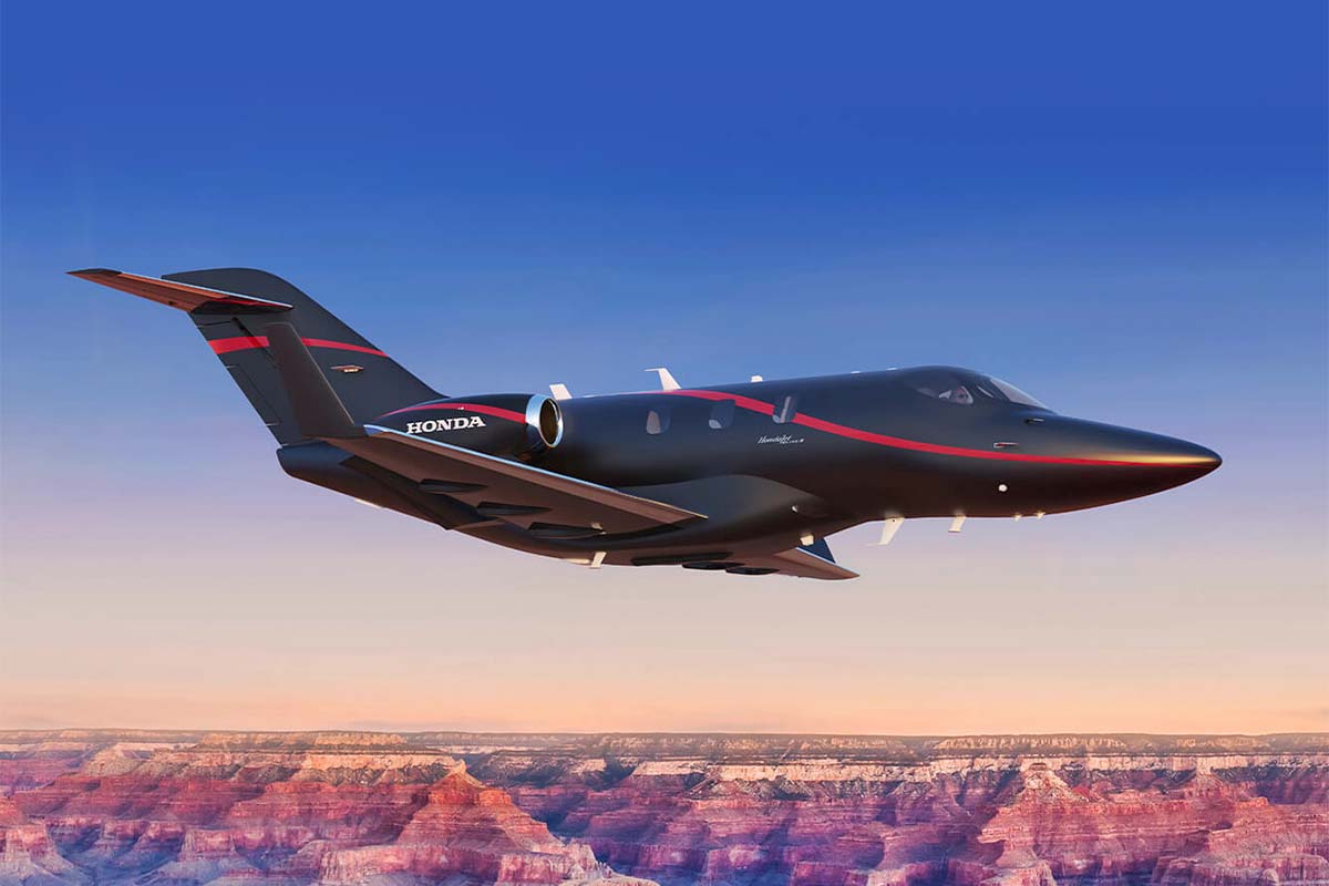 Decoración exterior en color negro para el HondaJet Elite II.