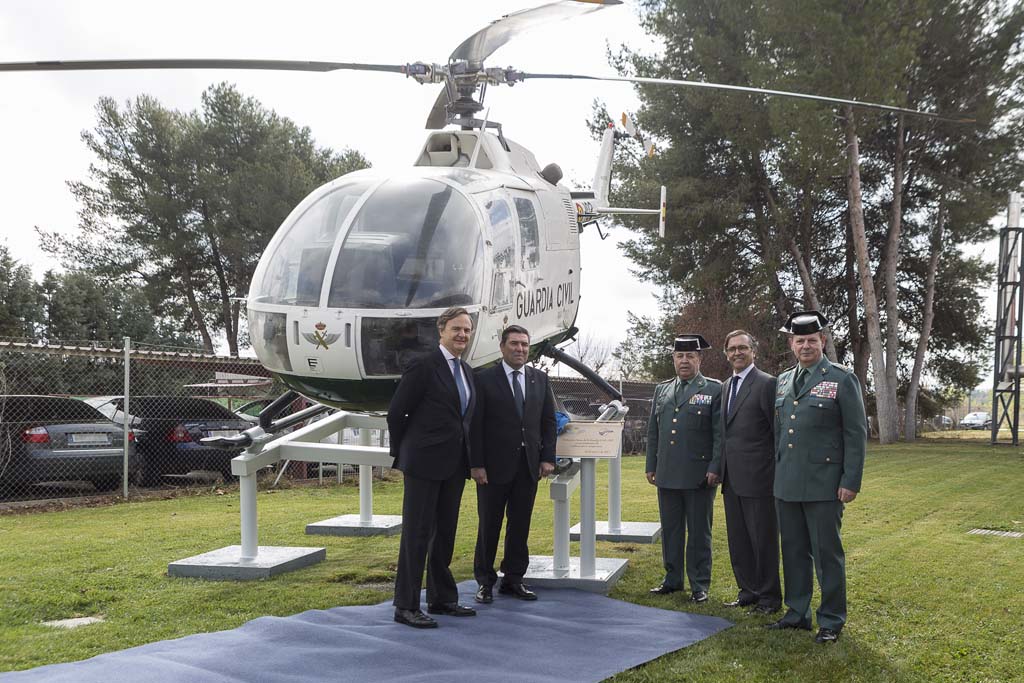 Inauguración en Ajalvir del monumento al Bo-105 de la Guardia Civil.