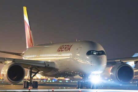 El primero de los nuevos A350 dse segunda mano de Iberia, ya pintado (mal la cola) en China.